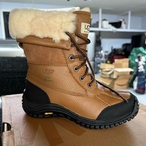 Ugg Adirondack boot size 6 never worn